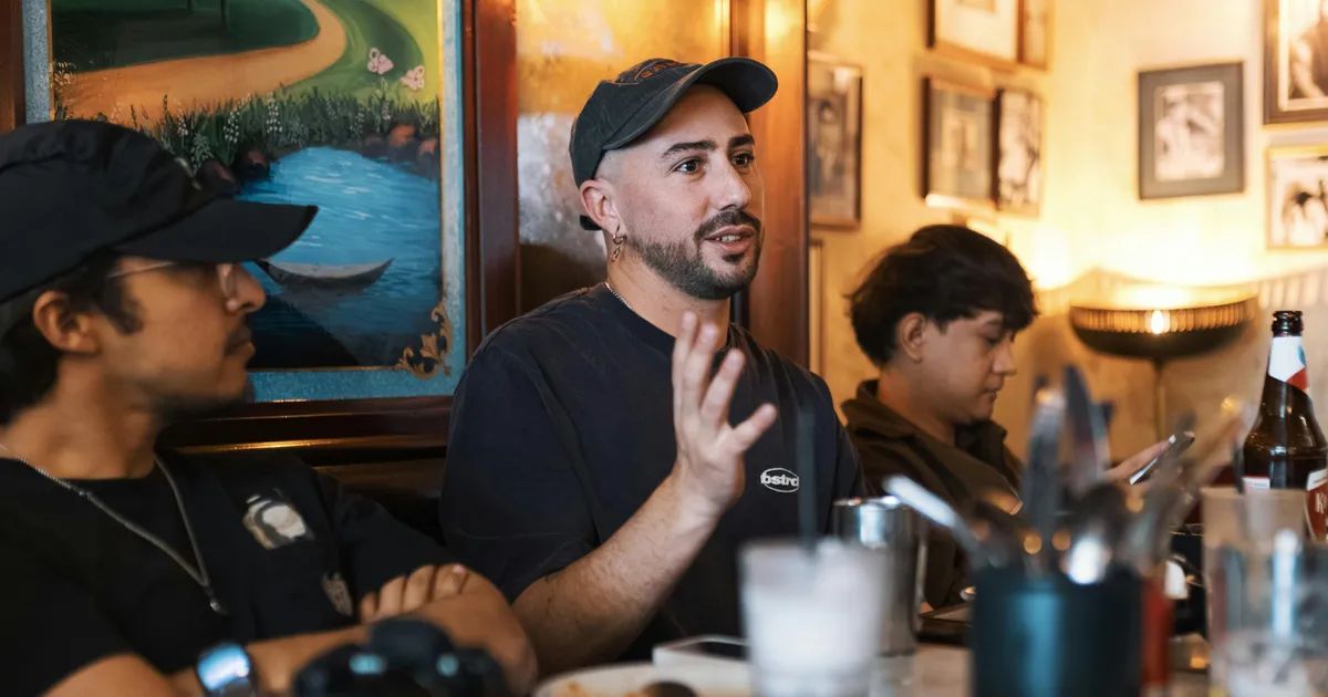 Varför avbryter vi varandra? Psykologin bakom