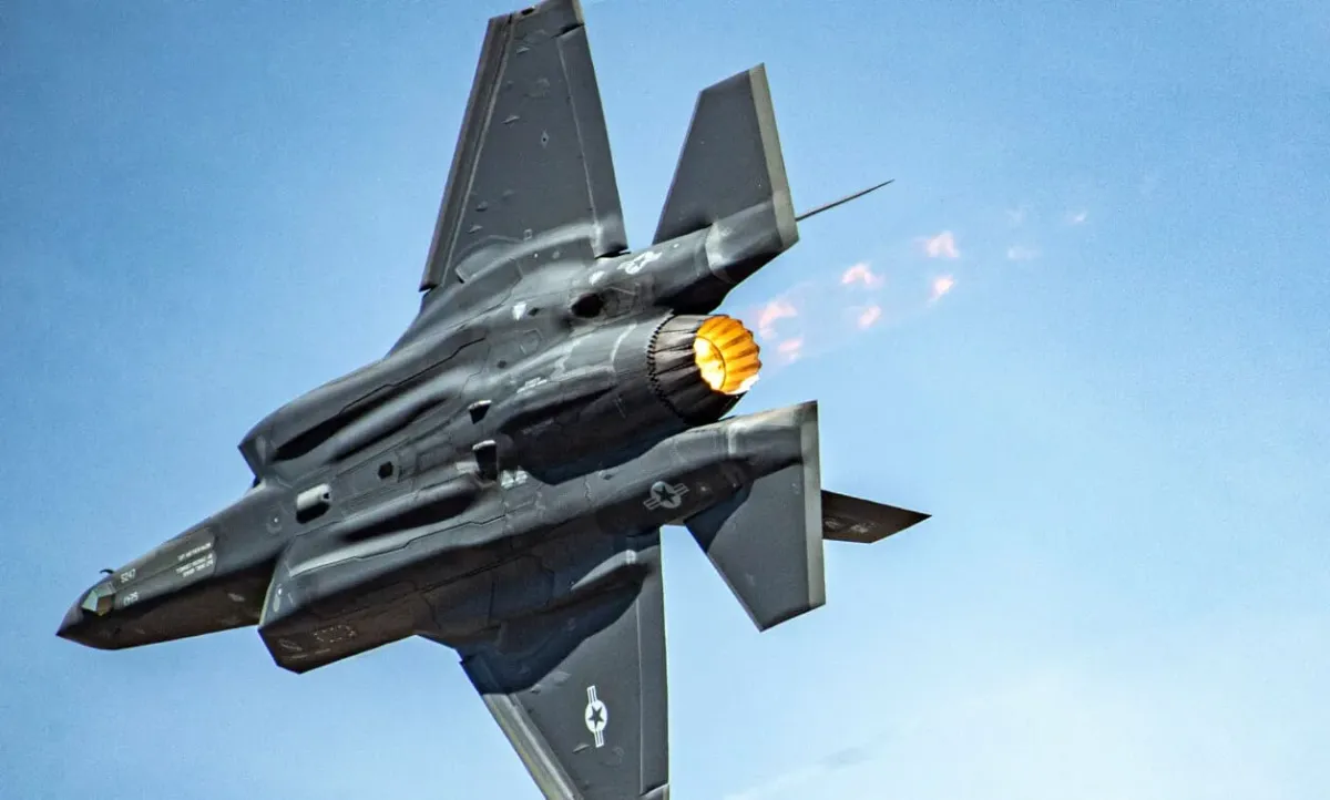 Ryska militära flygplan spårades av NORAD nära Alaska